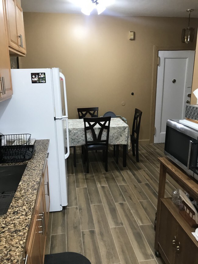 Eat-In - 1820 67th St