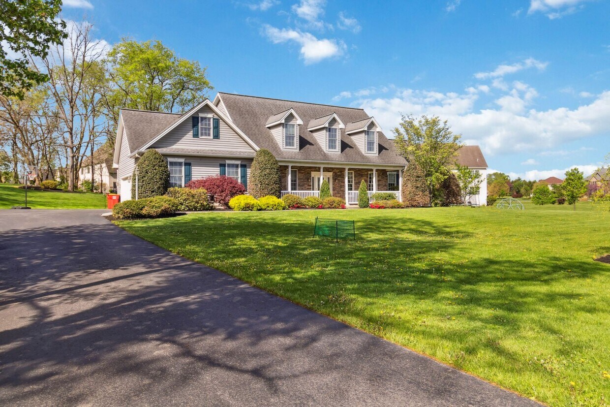 Foto principal - Effortless Charm in Over 3,000 Sq Ft of Li...