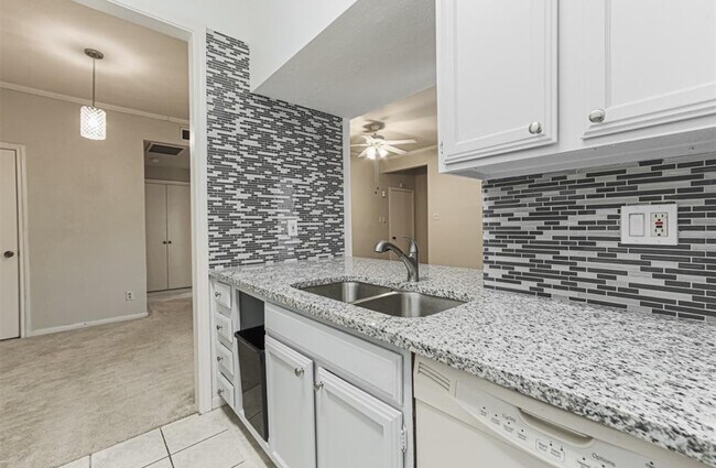 Building Photo - 726 Bering Dr