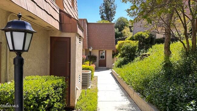 Foto del edificio - 27448 Country Glen Rd