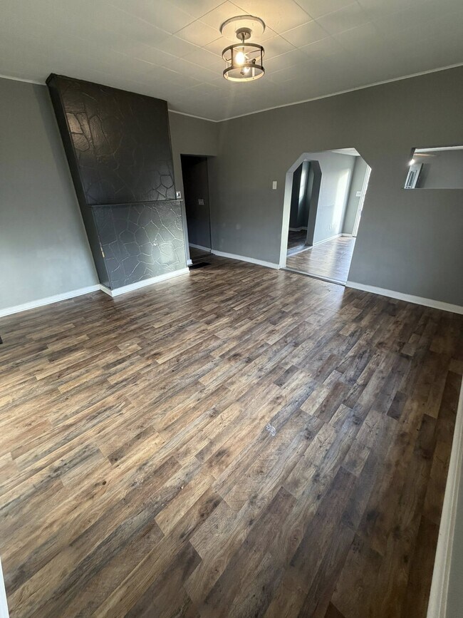 Foto del edificio - 1024 Moxahala Ave