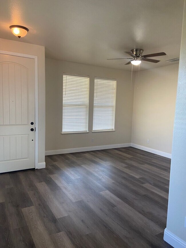 Building Photo - Charming Family Home