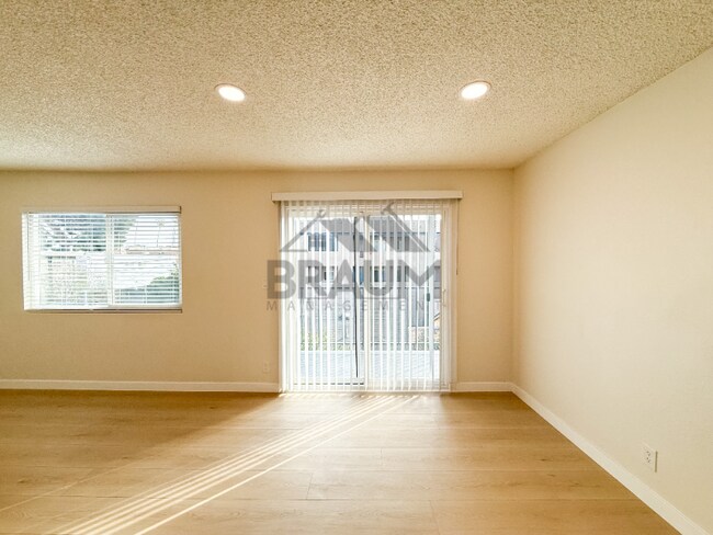 Building Photo - 14801 Delano St