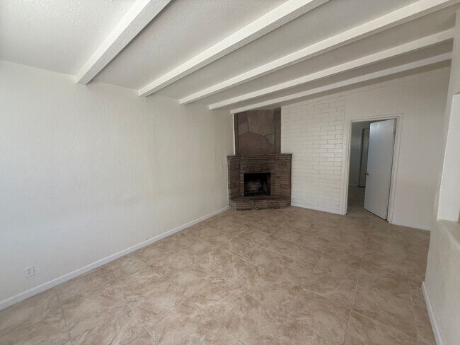 Foto del edificio - Desert View Apartments