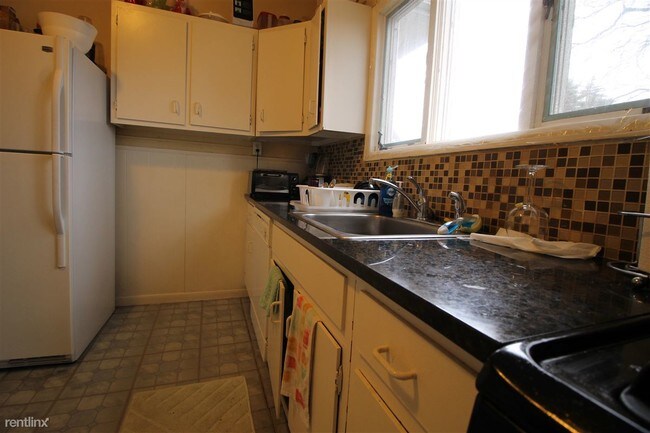 Foto del edificio - 28 Justin Rd