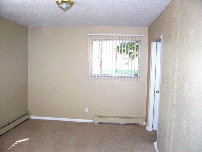 Building Photo - 917 James Ct