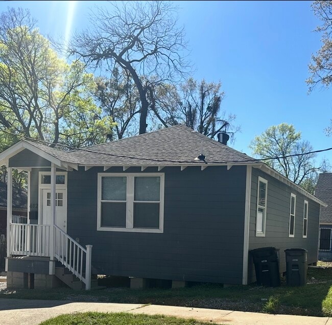 Building Photo - 860 France St