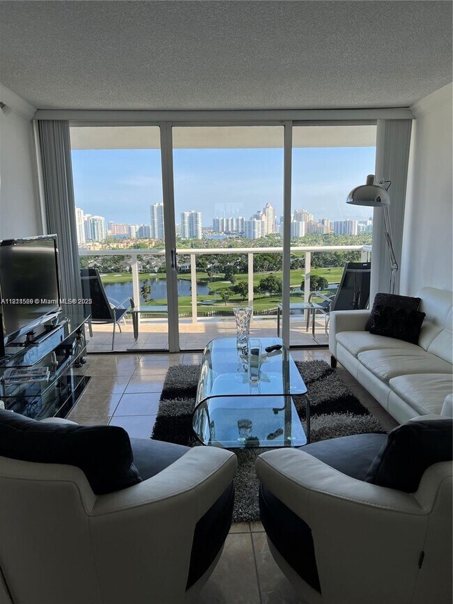 Foto del edificio - 3625 N Country Club Dr