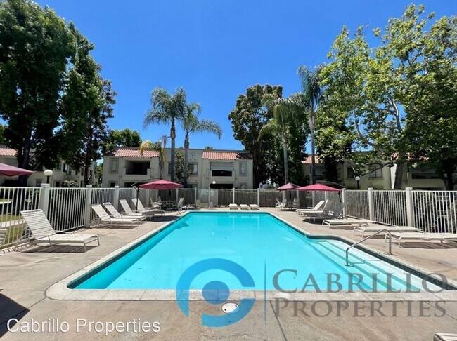 Building Photo - 1 br, 1 bath House - 11195 Camino Ruiz #88