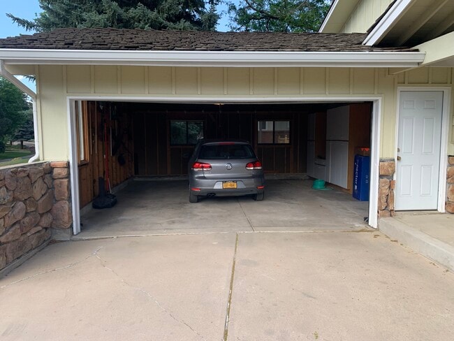 2 car garage - 5292 Idylwild Trl