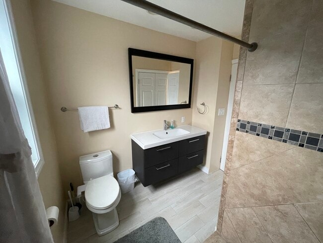 Building Photo - 700 E Carson St