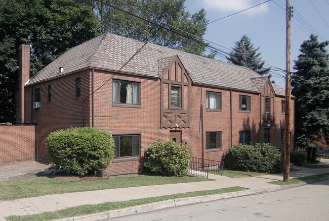 Building Photo - 7915 Saint Lawrence Ave