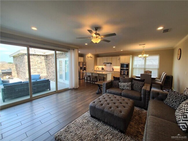 Foto del edificio - 14313 Joe Pool Ln