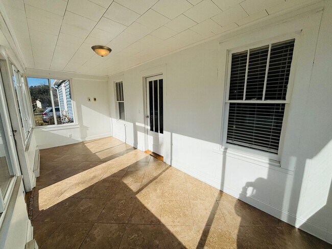 Foto del edificio - 605 Republic Rd
