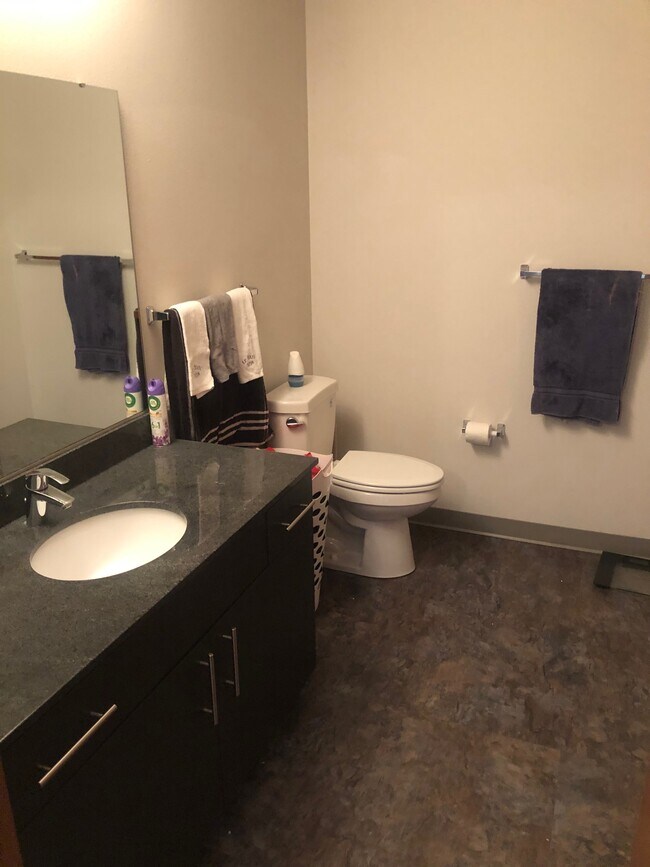 Foto del edificio - 611 W National Ave