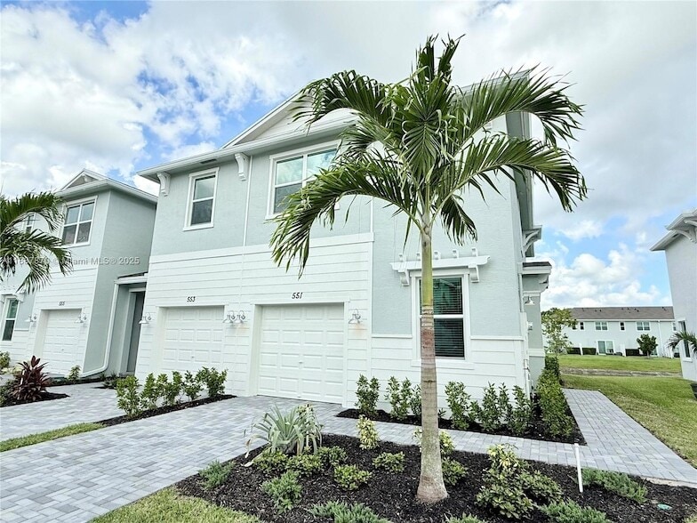 Foto principal - 551 Rivergrass St