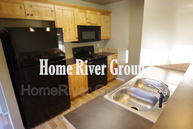 Foto del edificio - 16587 N Investor Loop