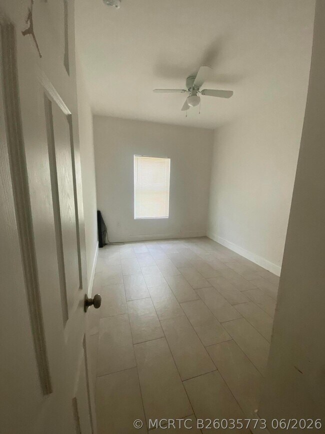 Foto del edificio - 2604 NW 20th St