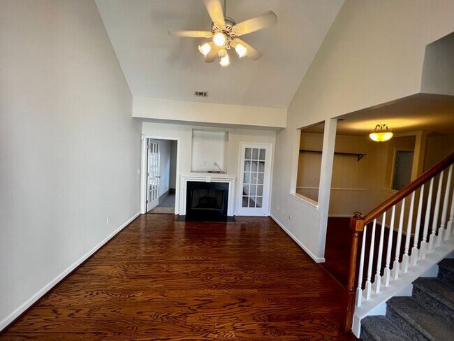 Building Photo - 3 Bed 2.5 Bath townhome in Thornblade Cros...