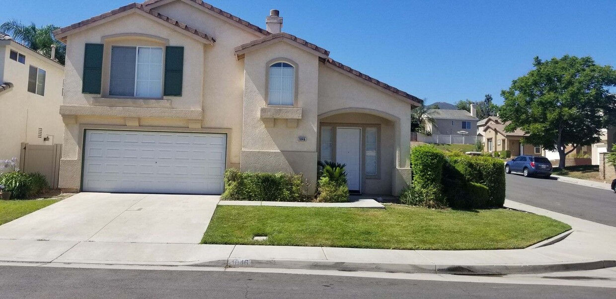Primary Photo - 1046 Viewpointe Ln