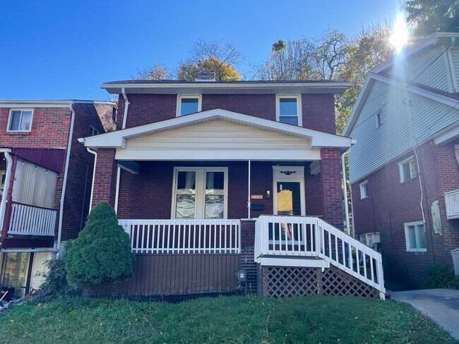 Building Photo - 3 Bedroom 1.5 Bath in Dormont! Off Street Parking!