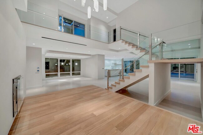 Foto del edificio - 647 N Laurel Ave