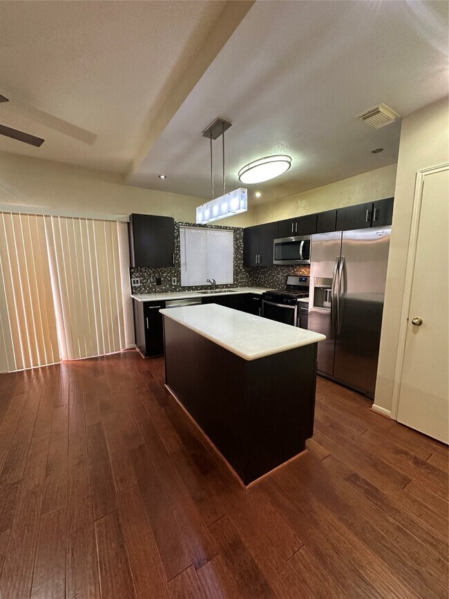 Foto del edificio - 2910 Grants Lake Blvd