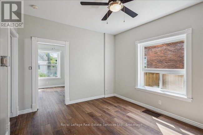 Building Photo - 33 Rose Ave