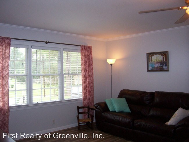 Building Photo - 3 br, 1.5 bath House - 514 Forest Dr