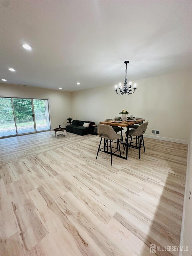 Building Photo - 68 Albury Way