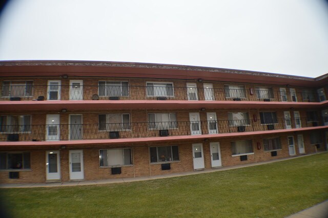 Building Photo - 6426 N Ridge Blvd