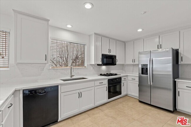 Building Photo - 1212 Ocean Park Blvd