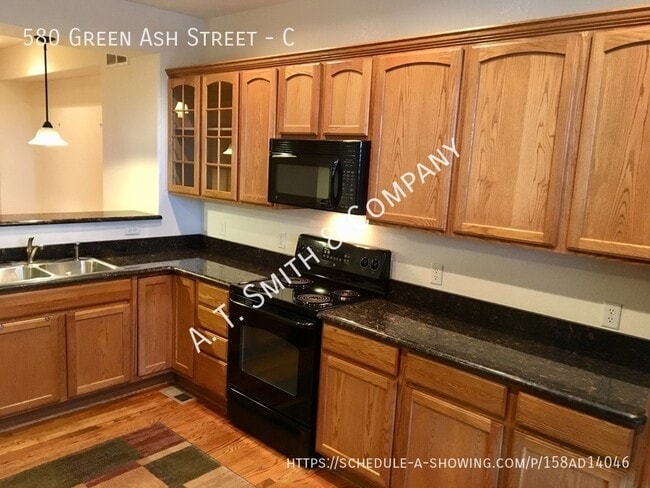 Building Photo - 580 Green Ash St