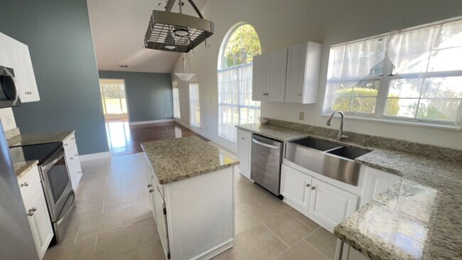 Foto del edificio - LIVE THE GOOD LIFE at this wonderful ranch...