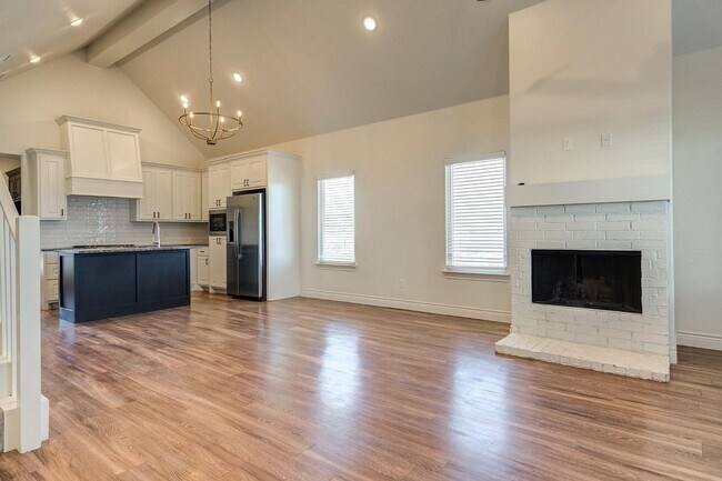 Building Photo - Available Now! Signature Homes by Clearvie...