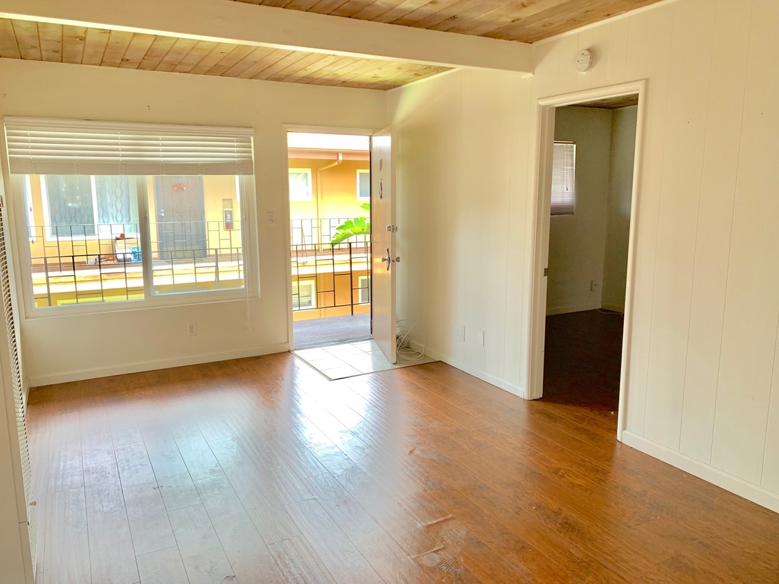 Foto principal - 4080 Lamont St