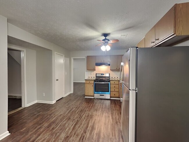 Foto del edificio - ONE MONTH FREE! Gorgeous 3 Bedroom Home lo...