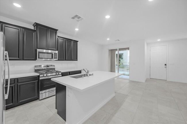 Building Photo - Iron Mountain Townhome with attached garage