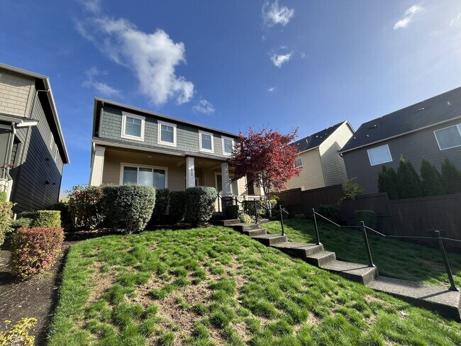 Foto del edificio - Spacious 4-Bedroom Home with Inviting Curb...