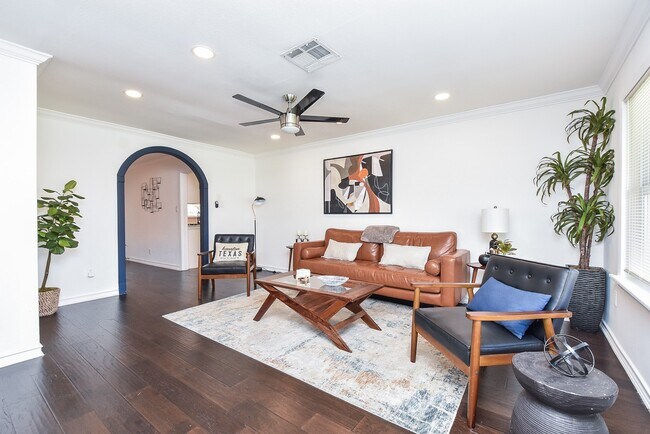 Foto del edificio - 4125 Lymbar Dr