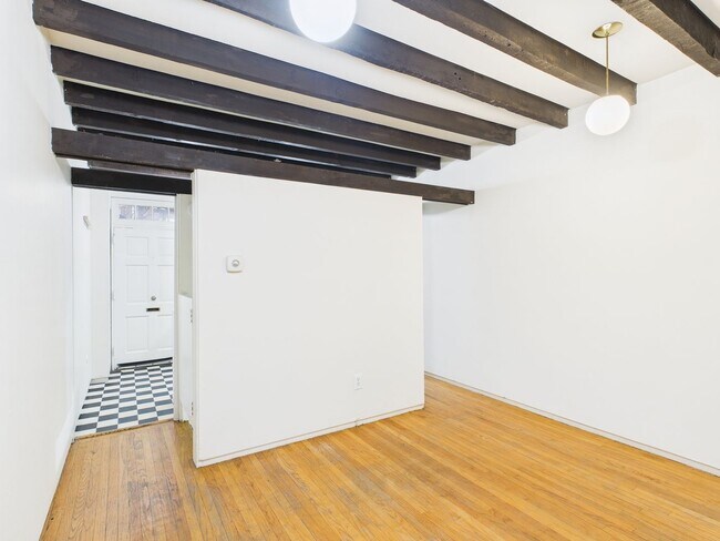 Building Photo - UNIQUE SOCIETY HILL 2 BEDROOM, 3 STORY HISTORICALLY LISTED, COLONIAL TOWNHOUSE.