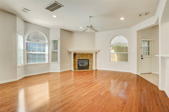 Foto del edificio - 7630 N Linpar Ct