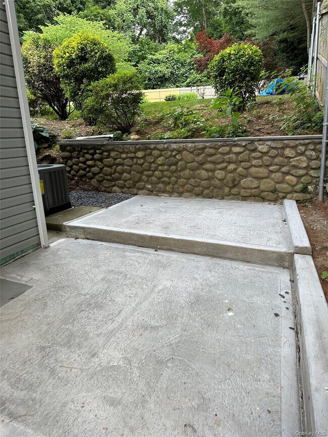 Foto del edificio - 162 Spring Rd