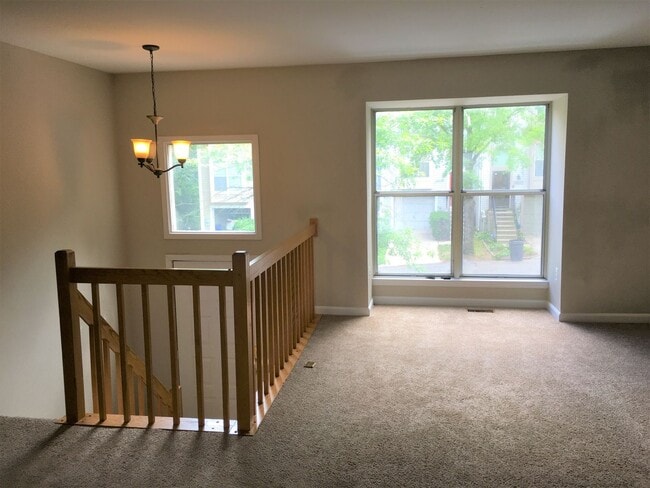 Building Photo - Spacious 3 BR Townhouse in Columbia!
