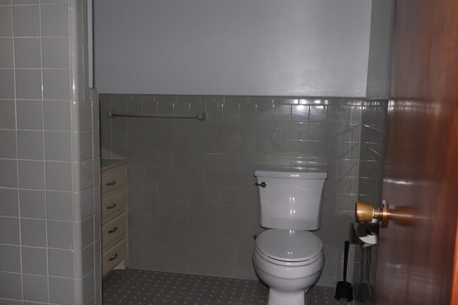 Building Photo - For Rent – Spacious 4BR Mid-Century Modern...