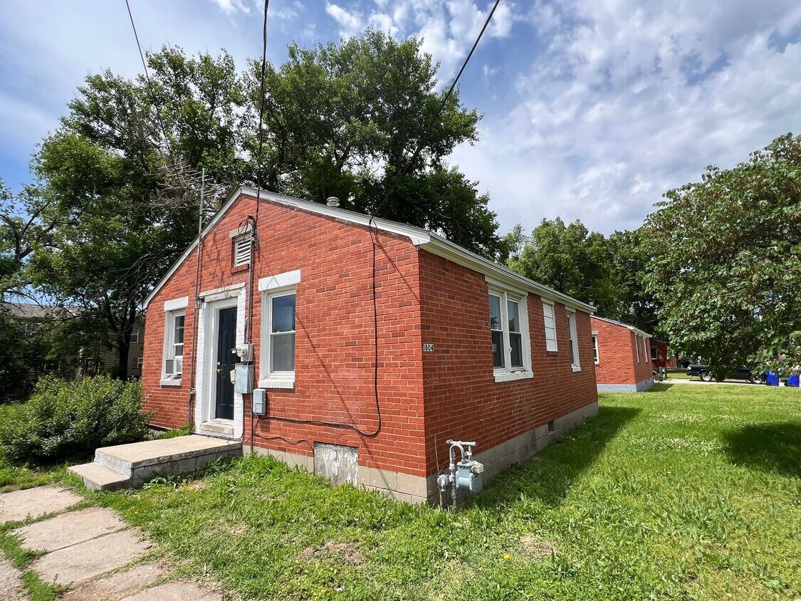 Primary Photo - 2 Bed 1 Bath Single Family Home