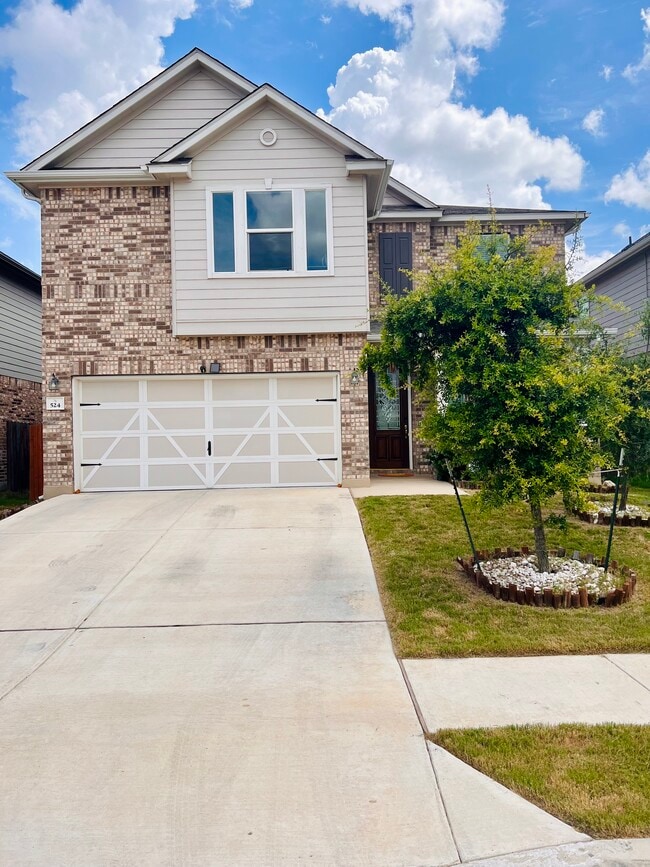 Building Photo - 524 Ayinger Ln