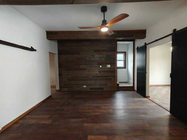 SALA DE ESTAR - 1011 E Grand Ave