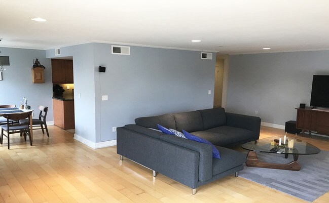 living room - 1951 N Beachwood Dr