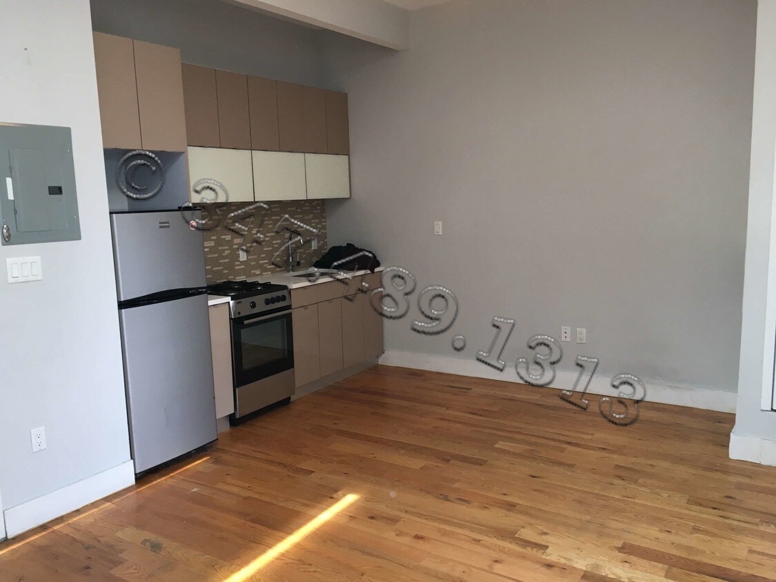 Foto principal - 154 Woodward Ave